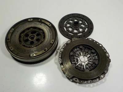 BMW Clutch Kit 21207567842 &ndash; Does not ship to Lebanon. See detailsfor shippingLocated in: Valencia, Spain Delivery: Varies Returns: 30 days returns. Buyer pays for return shipping. If you use an eBay shipping label, it will be deducted from your refund amount. See details- for more information about returns Payments: Diners Club Condition: Used Seller Notes: “17221396 7560876HU MLV17221396 21207560876 21207567842” Brand: BMW Compatible Vehicle Make: BMW Compatible Vehicle Model: SERIE 3 CABRIO (E93) Version: 320i Manufacturer Part Number: 21207567842 Category: CAMBIO/EMBRAGUE Position in vehicle: ZONA MOTOR OE/OEM Part Number: 21207567842 Other part number: 7560876HU &ndash; Fits BMW SERIE 3 CABRIO E93 320I