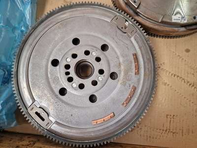 Unbranded Flywheel Flywheel-LUK-(New---Take-off)-8600215 &ndash; Does not ship to Lebanon. See detailsfor shippingLocated in: Gemünden am Main, Bayern, Germany Delivery: Varies Returns: Seller does not accept returns. See details- for more information about returns Payments: Diners Club Condition: New Hersteller: LUK Herstellernummer: 8600215 Vergleichsnummer: BMW Nr.: 8600215, 21208600215 Artikelnummer: 8600215 Matchcode: 21208600215 Einheit: Stück EAN: 4014870351564 Ursprungsland: Deutschland thumbnail 2